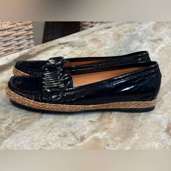 Women’s STUART WEITZMAN black patent leather loafers. Size 6 - Picture 5 of 6